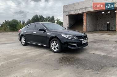 Седан Kia K5 2017 в 
