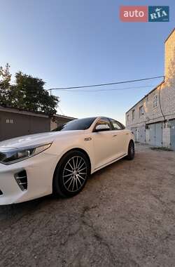 Седан Kia K5 2015 в 