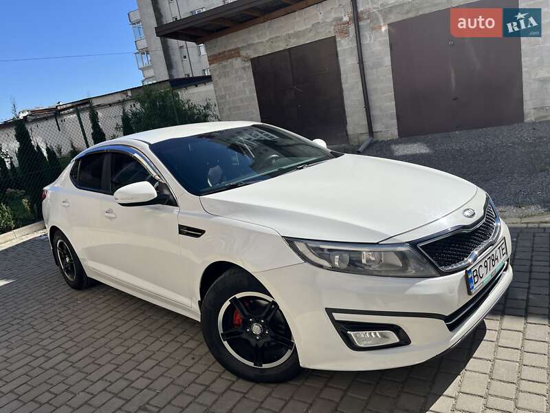 Седан Kia K5 2014 в Львове