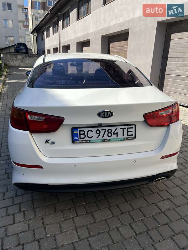 Седан Kia K5 2014 в Львове