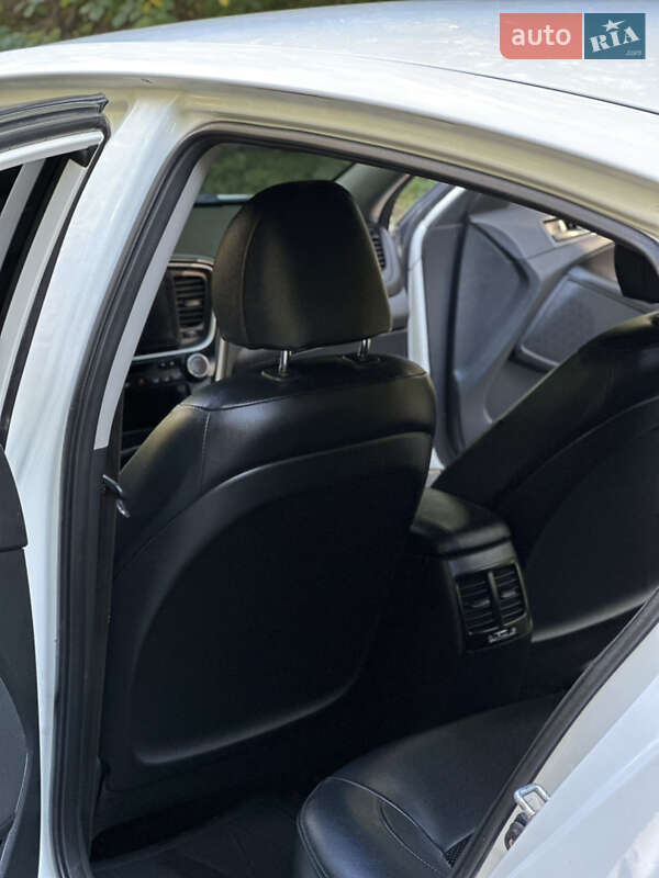 Седан Kia K5 2014 в Харькове