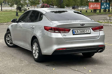 Седан Kia K5 2017 в 