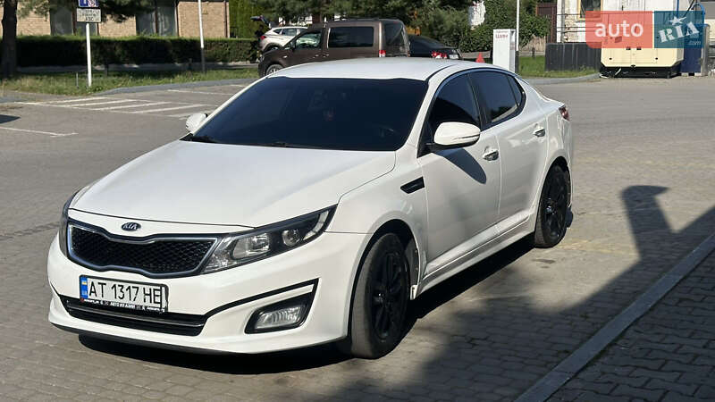 Седан Kia K5 2013 в Ивано-Франковске