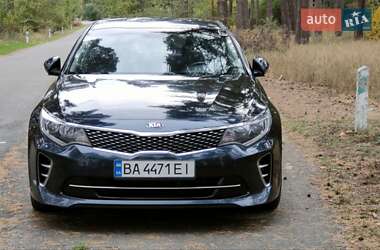 Седан Kia K5 2016 в Александровке