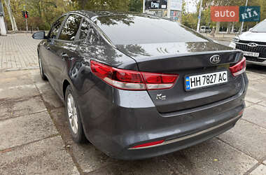 Седан Kia K5 2017 в 