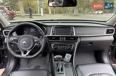 Седан Kia K5 2017 в 
