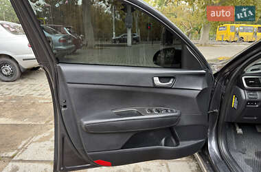 Седан Kia K5 2017 в 