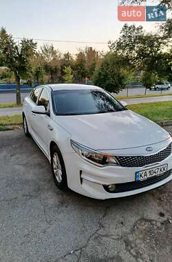 Седан Kia K5 2016 в 