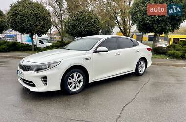 Седан Kia K5 2015 в 