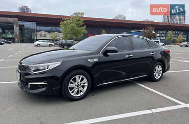 Седан Kia K5 2016 в 