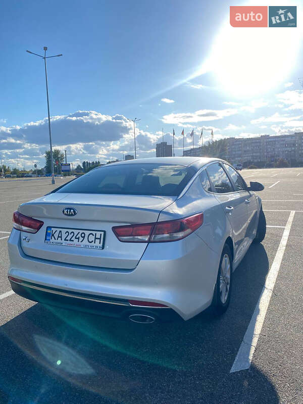 Седан Kia K5 2016 в Павлограде