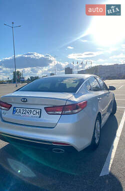 Седан Kia K5 2016 в 