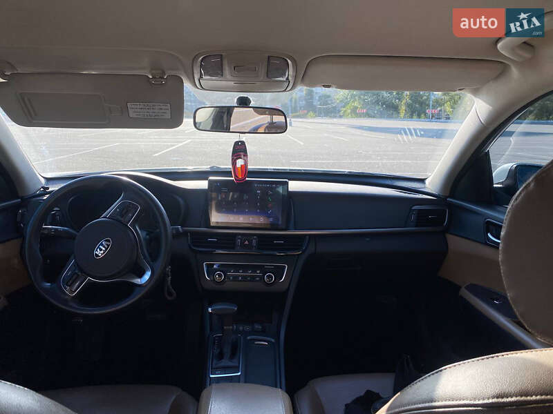 Седан Kia K5 2016 в Павлограде