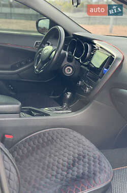 Седан Kia K5 2011 в 
