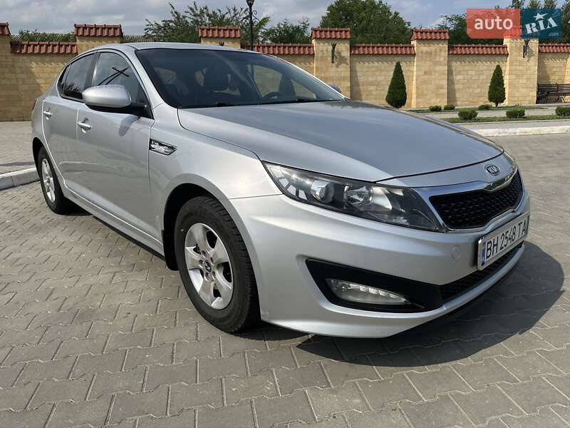Седан Kia K5 2012 в Измаиле
