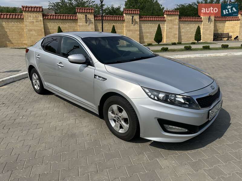 Седан Kia K5 2012 в Измаиле