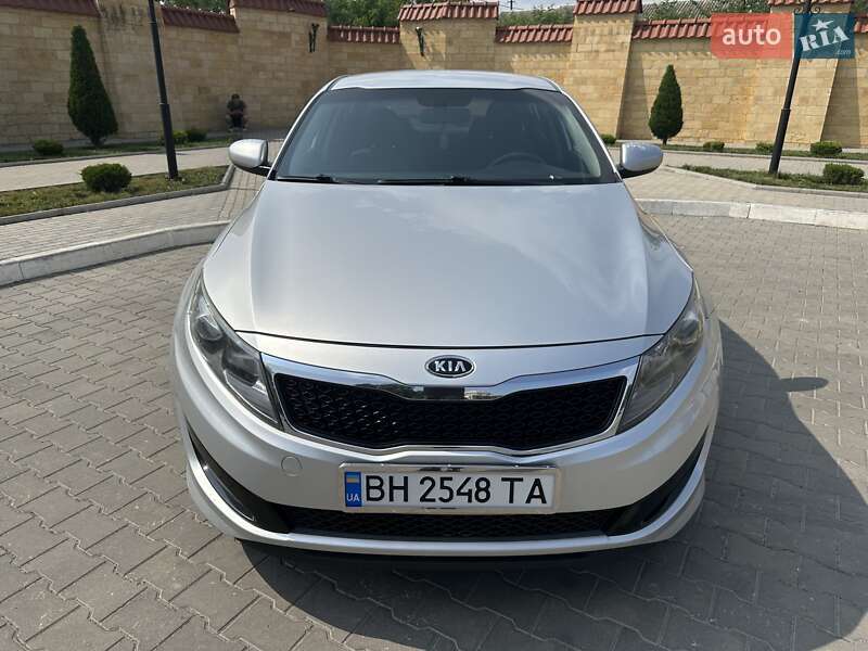 Седан Kia K5 2012 в Измаиле