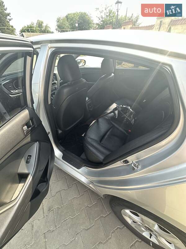 Седан Kia K5 2012 в Измаиле