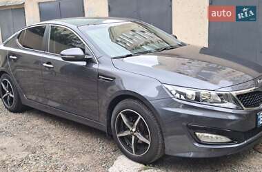 Седан Kia K5 2011 в Одессе