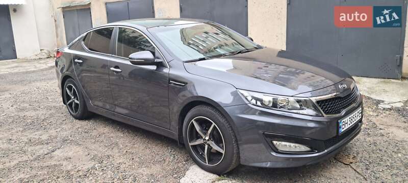 Седан Kia K5 2011 в Одессе
