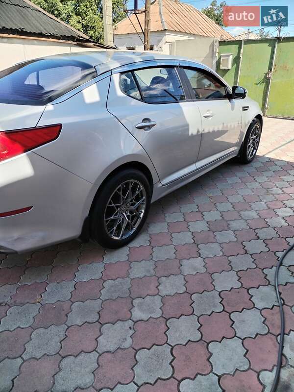 Седан Kia K5 2013 в Дніпрі