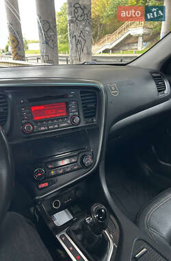 Седан Kia K5 2012 в 