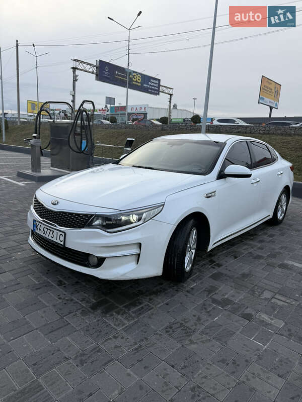 Седан Kia K5 2017 в Киеве