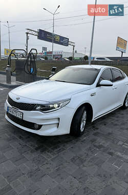 Седан Kia K5 2017 в 