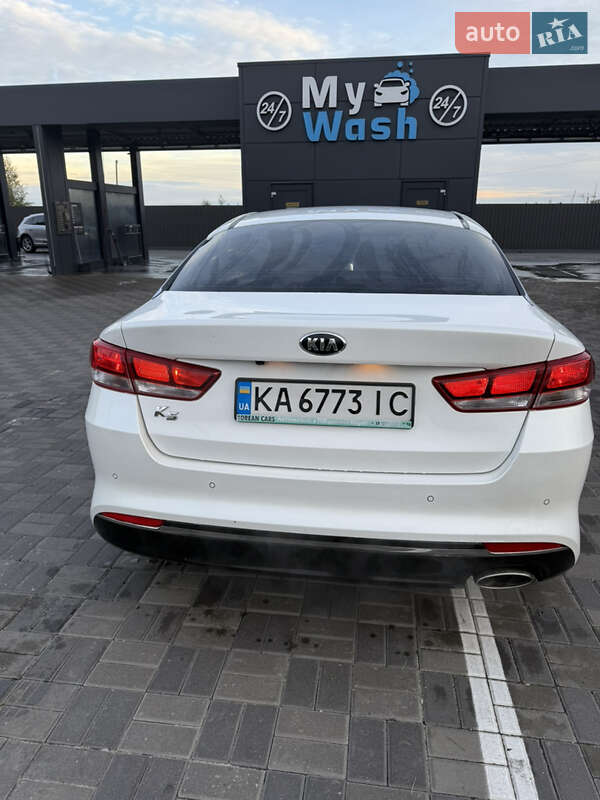 Седан Kia K5 2017 в Киеве