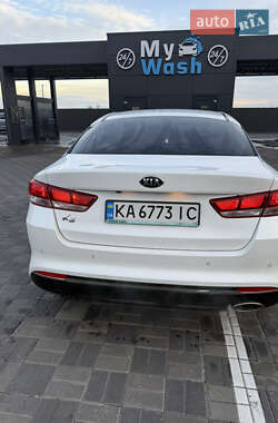 Седан Kia K5 2017 в 