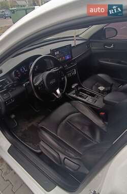 Седан Kia K5 2016 в 