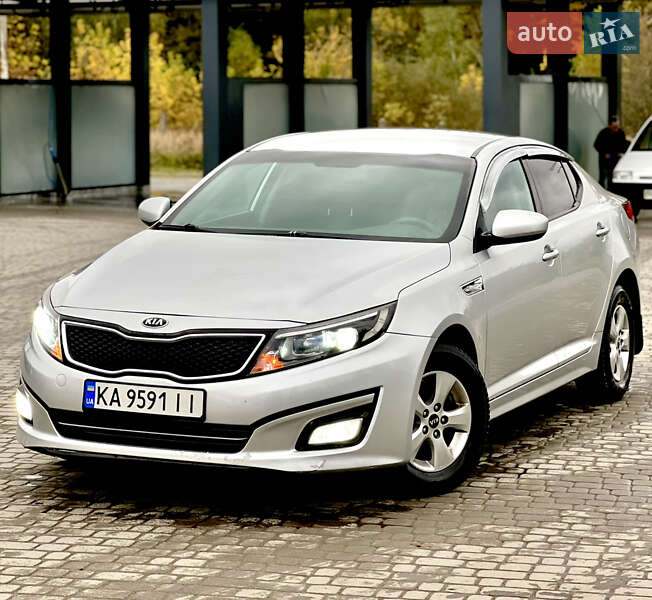 Седан Kia K5 2015 в Самборі