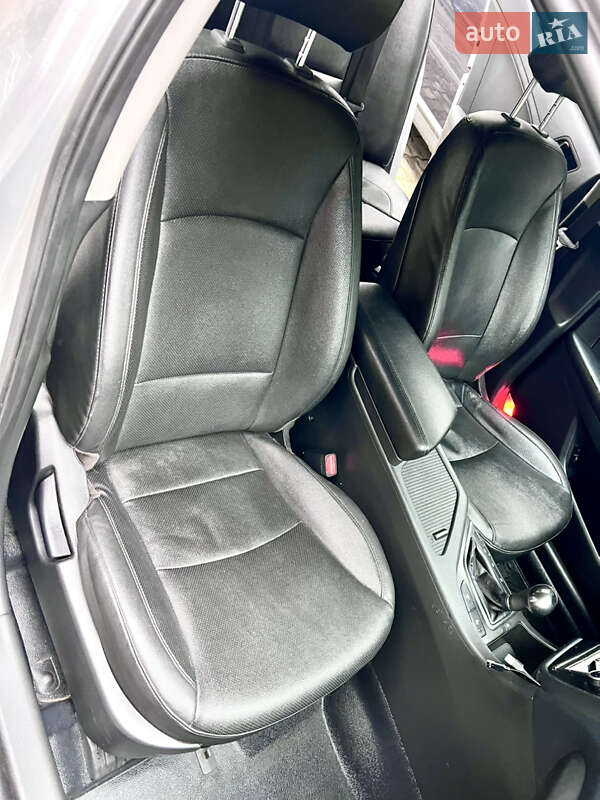 Седан Kia K5 2015 в Самборі