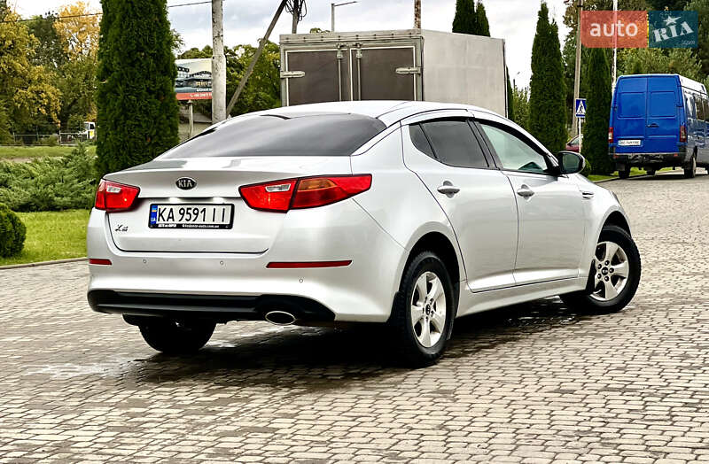 Седан Kia K5 2015 в Самборі