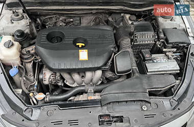 Седан Kia K5 2015 в 