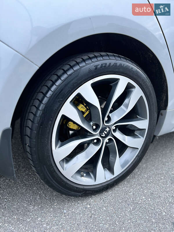 Седан Kia K5 2016 в Києві