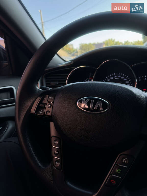 Седан Kia K5 2012 в 