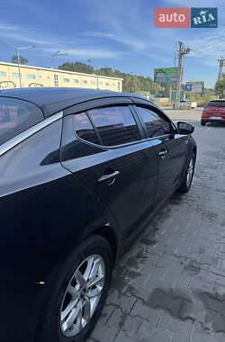 Седан Kia K5 2012 в 