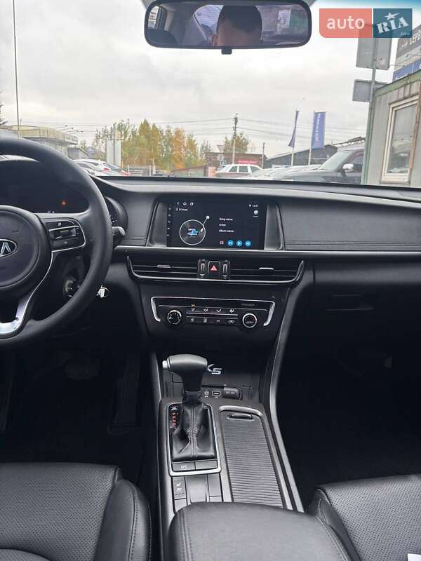 Седан Kia K5 2017 в Киеве