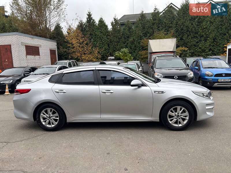 Седан Kia K5 2017 в Киеве