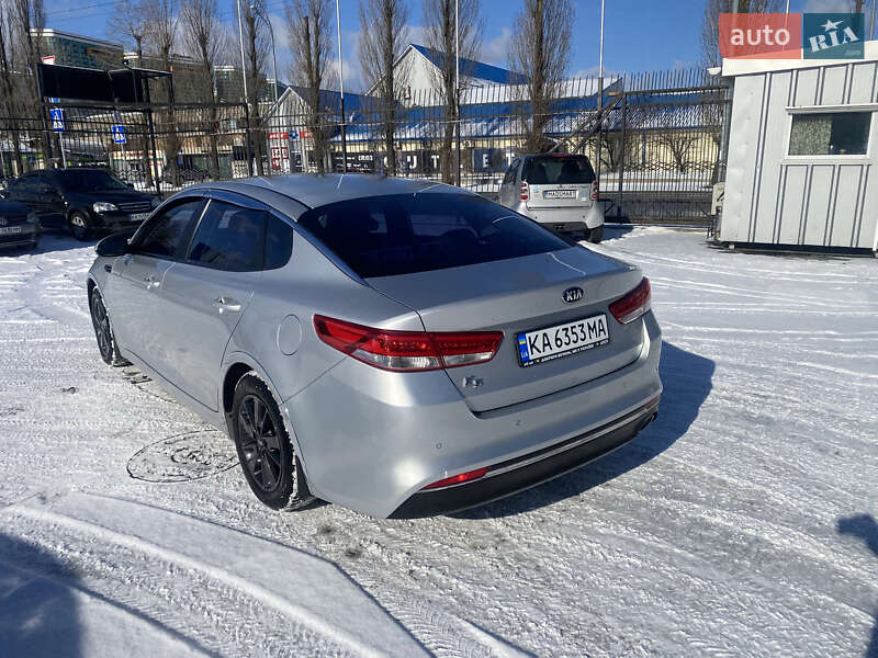Седан Kia K5 2016 в Киеве