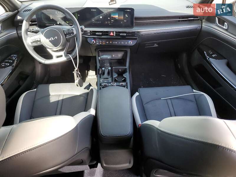 Седан Kia K5 2024 в Львове
