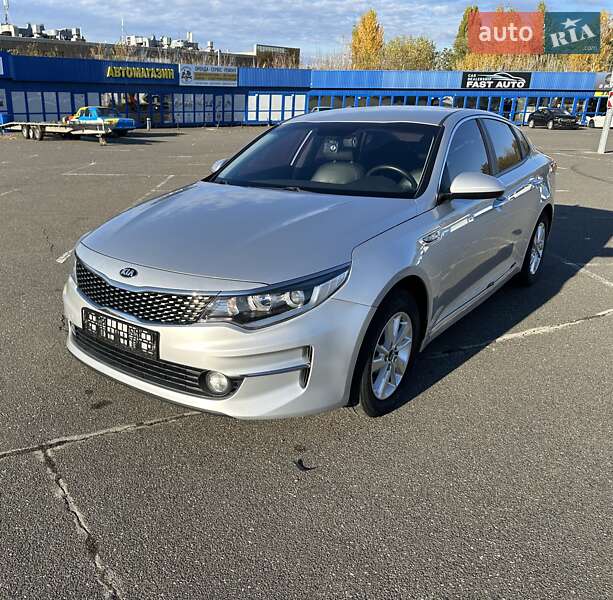 Седан Kia K5 2016 в Киеве