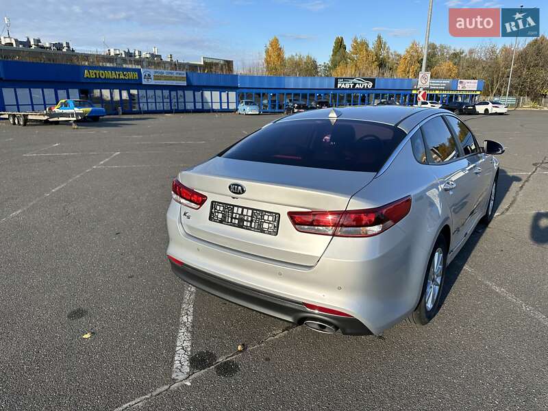 Седан Kia K5 2016 в Киеве