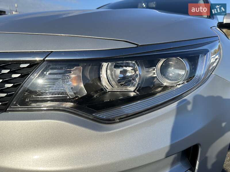 Седан Kia K5 2016 в Киеве