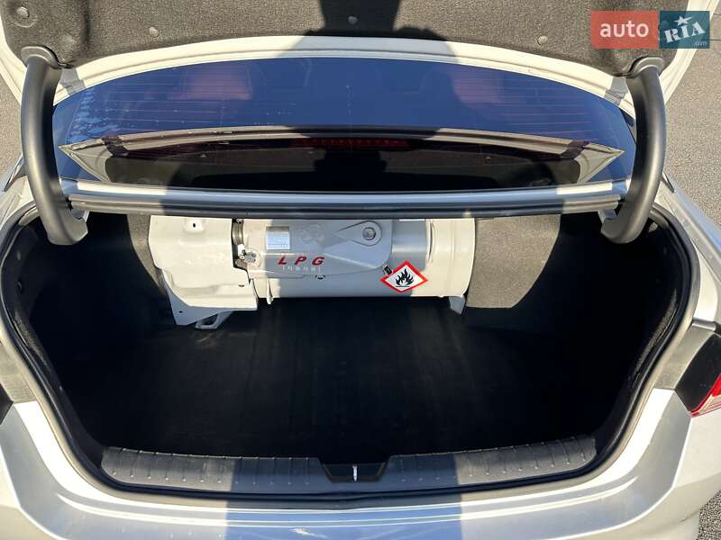 Седан Kia K5 2016 в Киеве