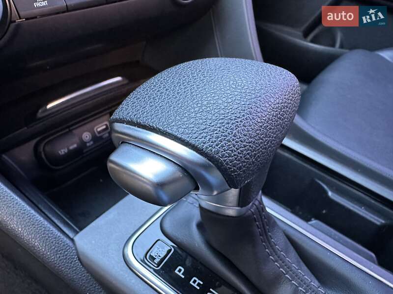 Седан Kia K5 2016 в Киеве