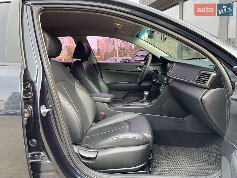 Седан Kia K5 2016 в Киеве