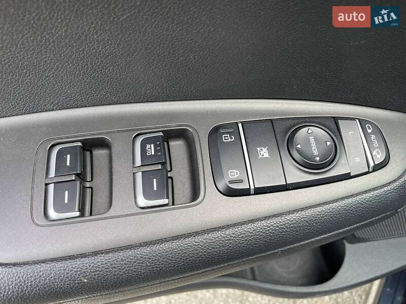 Седан Kia K5 2016 в Киеве