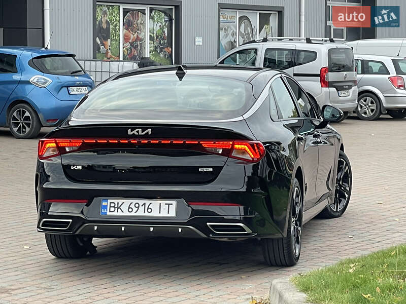 Седан Kia K5 2023 в Сарнах